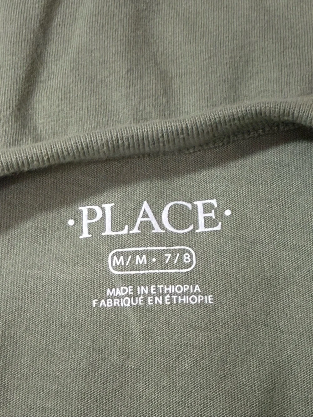 The Children’s Place Green Graphic T-Shirt Green - Boys Size M (7/8)